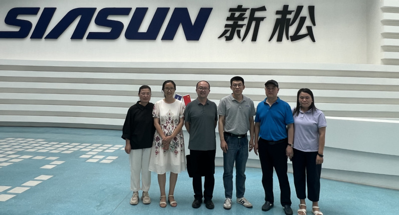 上海建桥学院机电学院一行人走访...